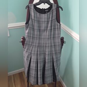 Roz & Ali Black and White Dress